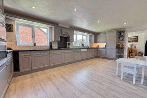 19' Kitchen/Breakfast Room- click for photo gallery